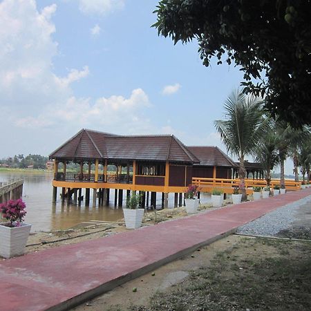 Green Village Pasir Salak Eco River Resort Kampung Gajah  Dış mekan fotoğraf