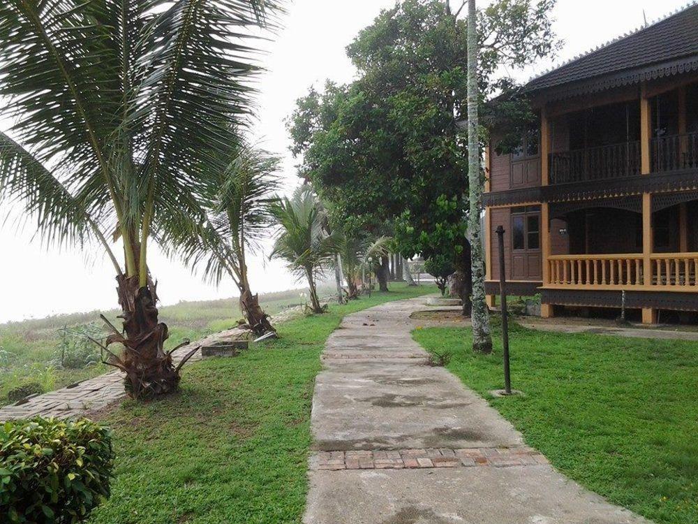 Green Village Pasir Salak Eco River Resort Kampung Gajah  Dış mekan fotoğraf