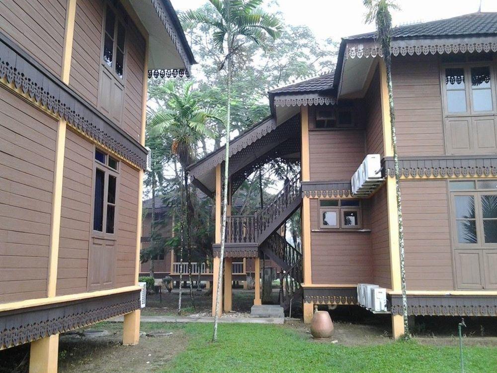 Green Village Pasir Salak Eco River Resort Kampung Gajah  Dış mekan fotoğraf