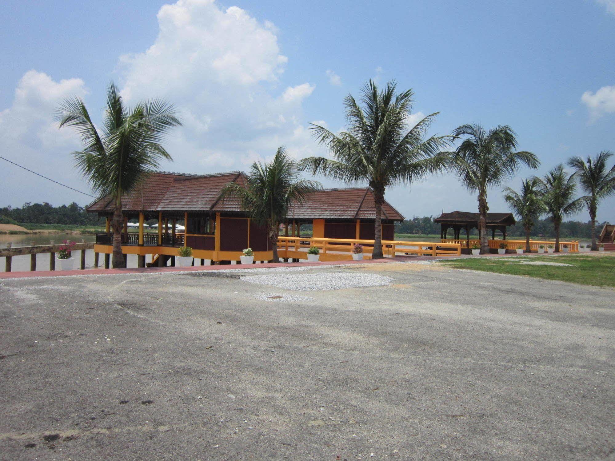 Green Village Pasir Salak Eco River Resort Kampung Gajah  Dış mekan fotoğraf