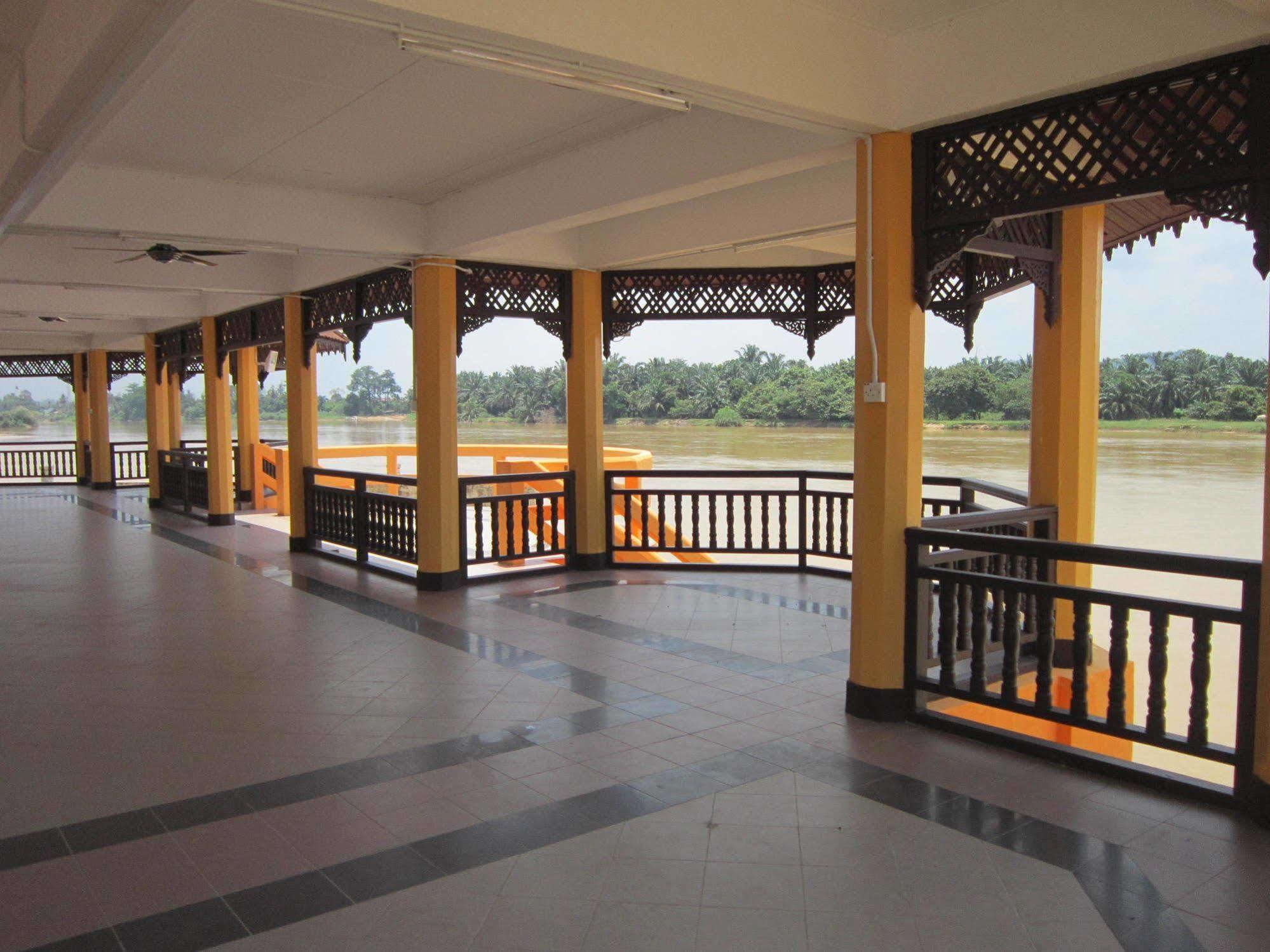 Green Village Pasir Salak Eco River Resort Kampung Gajah  Dış mekan fotoğraf