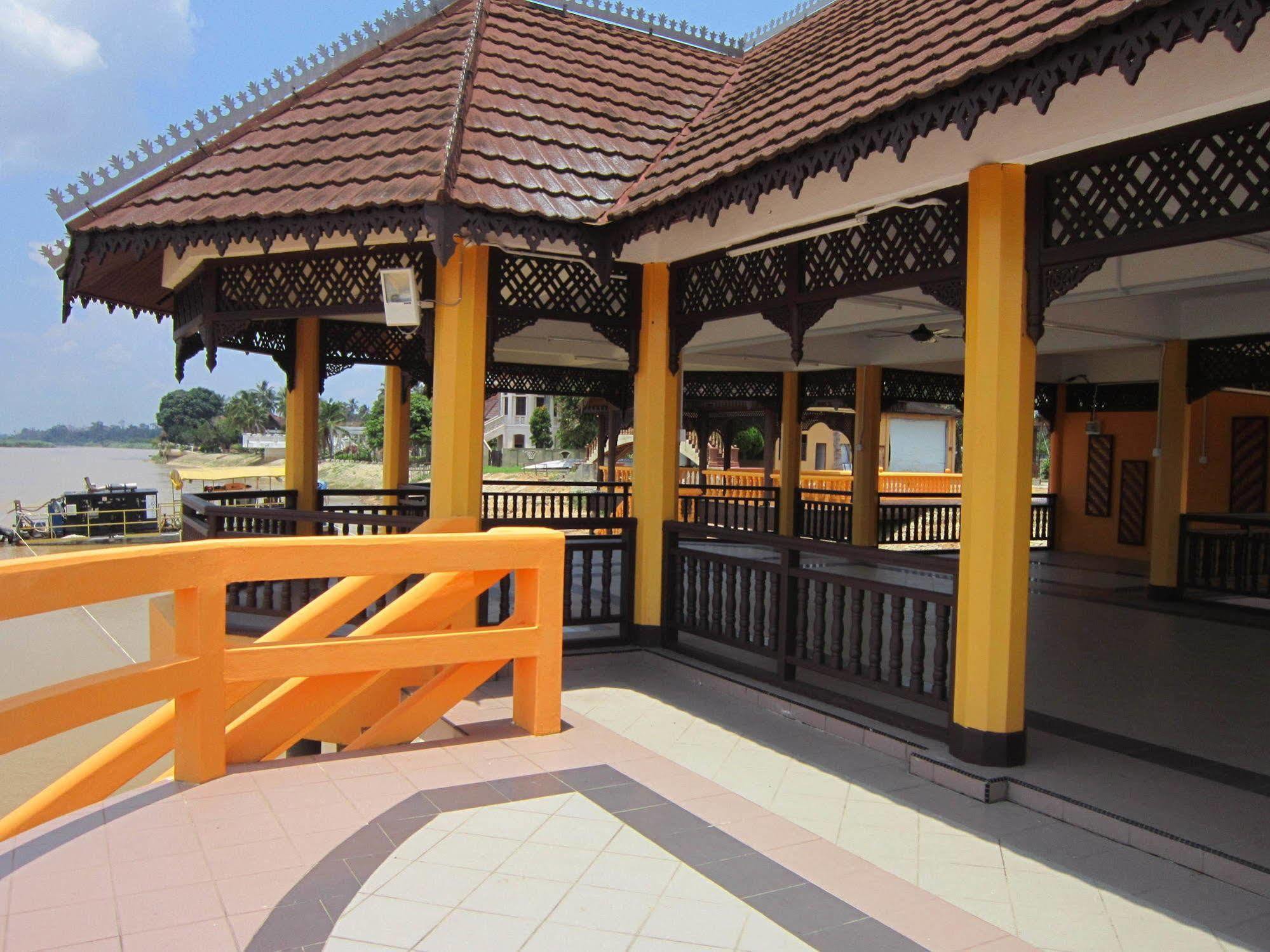 Green Village Pasir Salak Eco River Resort Kampung Gajah  Dış mekan fotoğraf